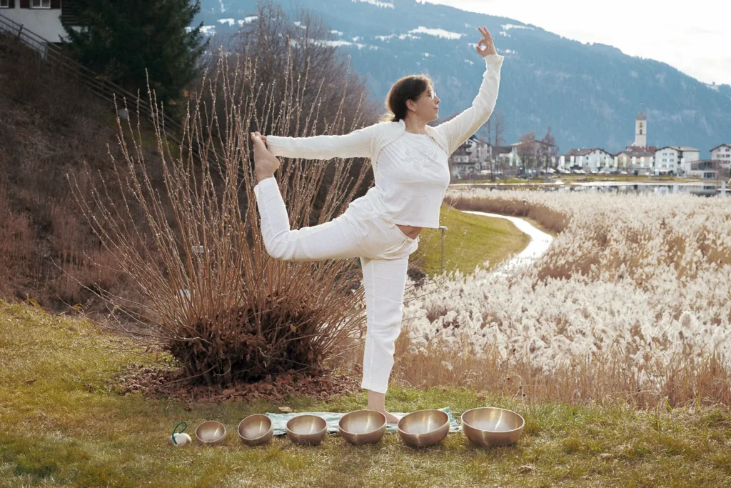 Wellness Gesundheitsfotografie in Berlin Yoga Klangschalen Achtsamkeit - Holistic - Gesundheit Therapie - foto maria rapela